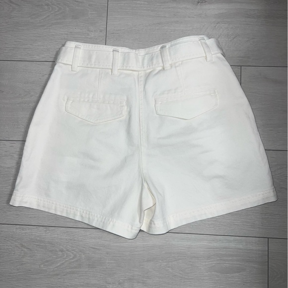 Babaton high waisted shorts with (removable) belt - Picture 2 of 3